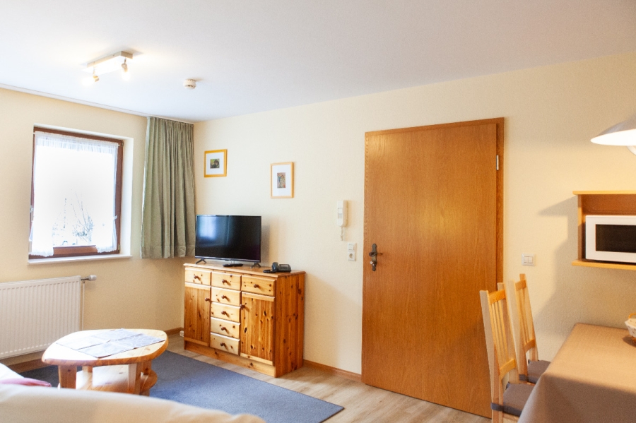 Wohnbereich, Fernseher, Essbereich, Ferienwohnung, Ferienhaus, Schwarzwald, Haus Keller Ferienwohnungen